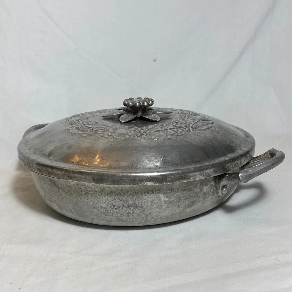 Vintage Everlast Hand-forged Aluminum 10” Casserole with Decorative Lid